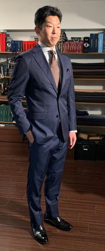 オーダースーツを着た男性のアフター写真